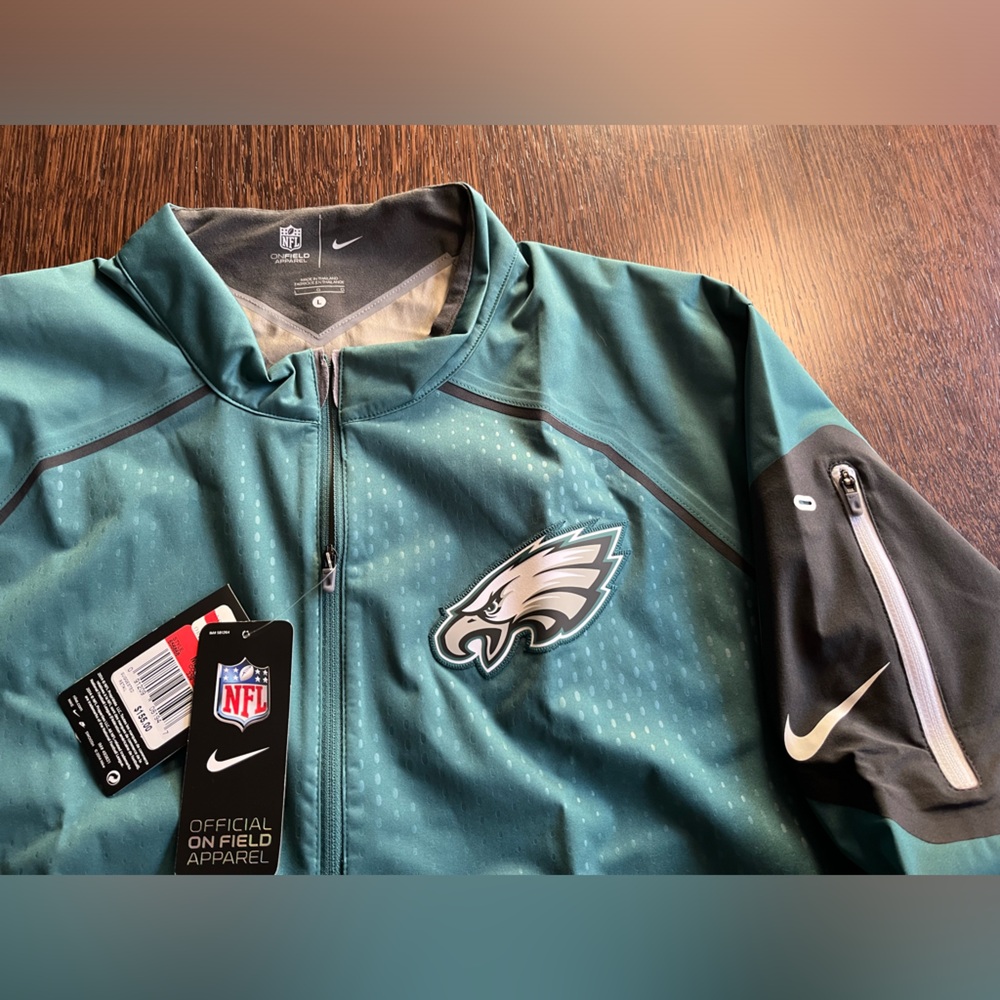 Philadelphia Eagles NFL Nike on field apparel Teal Jacket with chest Logo. LARGE